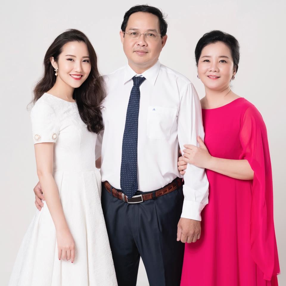 Nhan sắc mẹ vợ quyền lực của Phan Thành ở đám cưới con gái-9