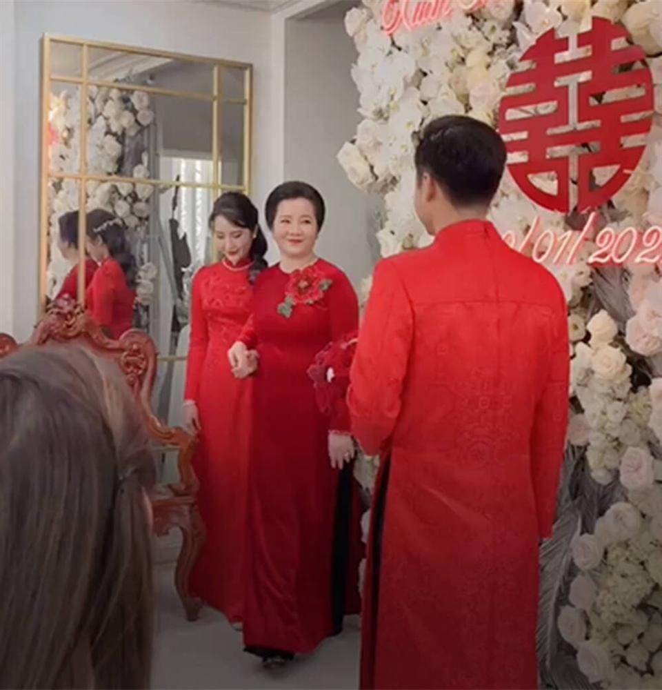 Nhan sắc mẹ vợ quyền lực của Phan Thành ở đám cưới con gái-3