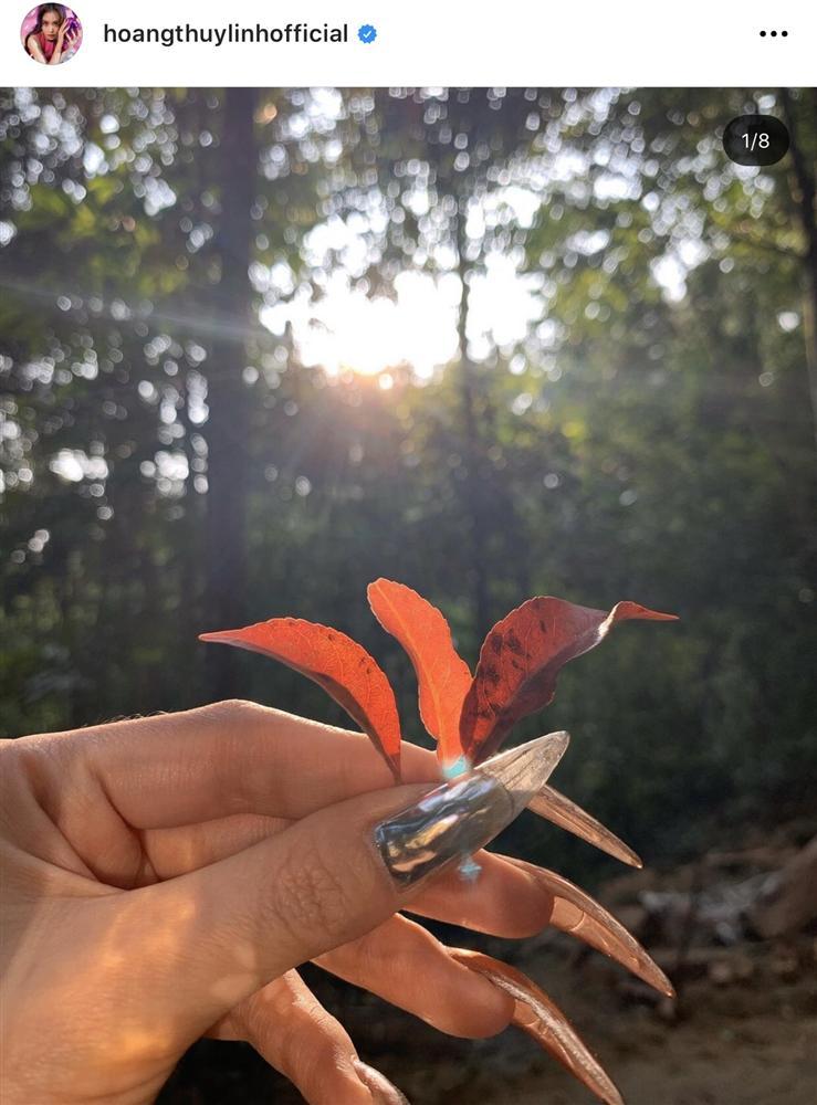 ‘Lạnh gáy’ với muôn kiểu nail độc lạ, dài thườn thượt của Hoàng Thùy Linh-5