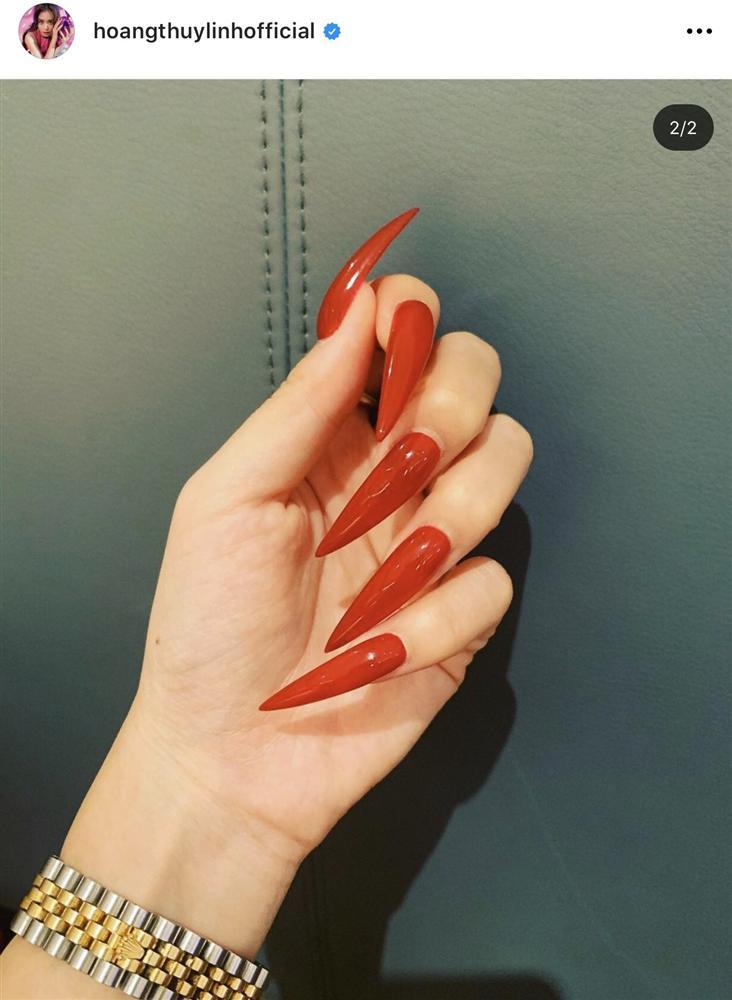 ‘Lạnh gáy’ với muôn kiểu nail độc lạ, dài thườn thượt của Hoàng Thùy Linh-6