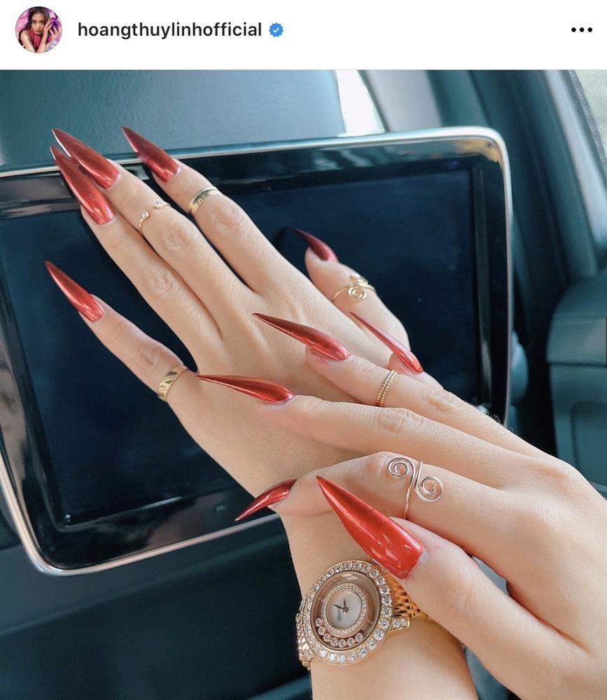 ‘Lạnh gáy’ với muôn kiểu nail độc lạ, dài thườn thượt của Hoàng Thùy Linh-4