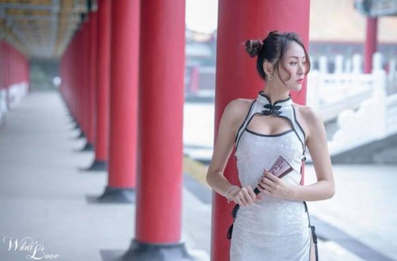 Cô gái diện sườn xám phô da thịt giữa Tử Cấm Thành khiến người nhìn nóng mắt-1