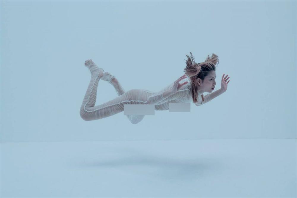 Ảnh cởi trăm phần trăm của Hải Tú có concept giống Thùy Dương Next Top-11