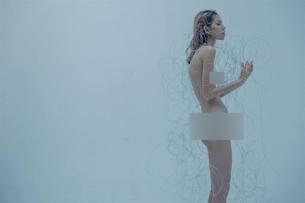 Ảnh cởi trăm phần trăm của Hải Tú có concept giống Thùy Dương Next Top-10