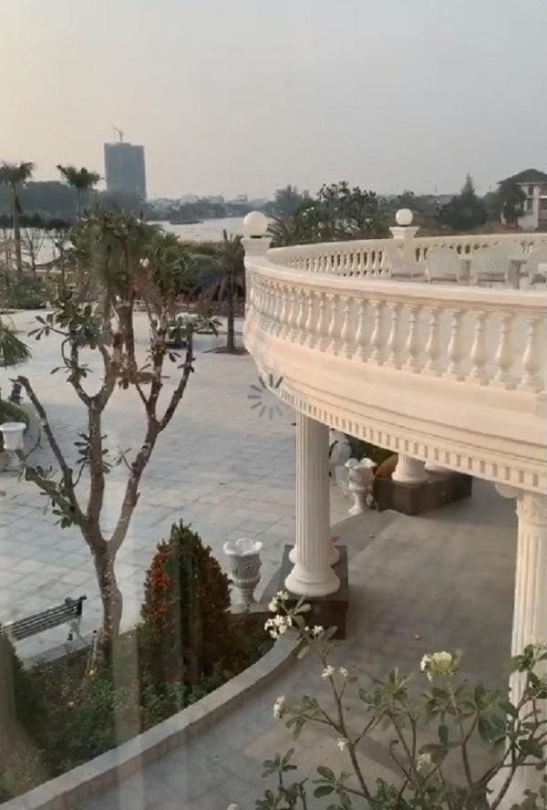 Lan Khuê để lộ biệt thự khủng view sông gây choáng ngợp-16