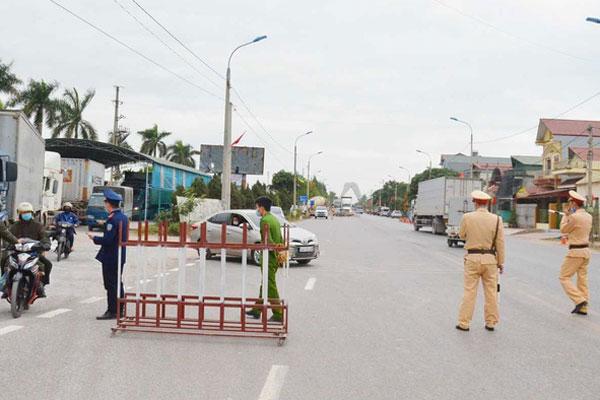 KHẨN: Tìm người đi trên 3 chuyến xe tại Quảng Ninh vì liên quan đến ca Covid-19-1
