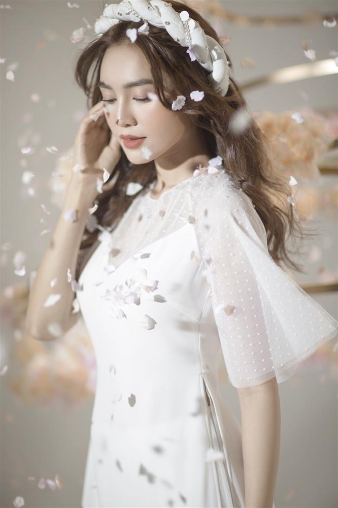 4 phụ kiện diện cùng áo dài Tết giúp nàng tỏa sáng như Ngọc Trinh - Thiều Bảo Trâm-2