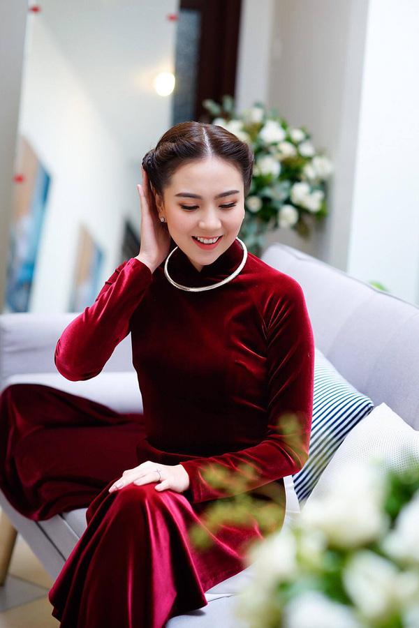 4 phụ kiện diện cùng áo dài Tết giúp nàng tỏa sáng như Ngọc Trinh - Thiều Bảo Trâm-12