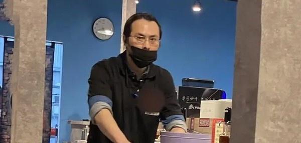 Tài tử Đài Loan làm phục vụ nhà hàng sau khi bị tẩy chay-1