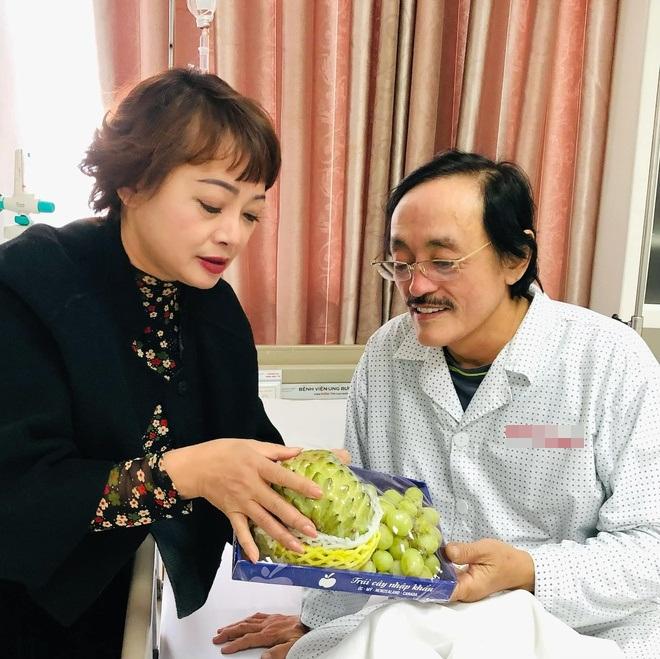 Nghệ sĩ Giang Còi gây hoang mang với clip vừa truyền nước vừa lái xe-5