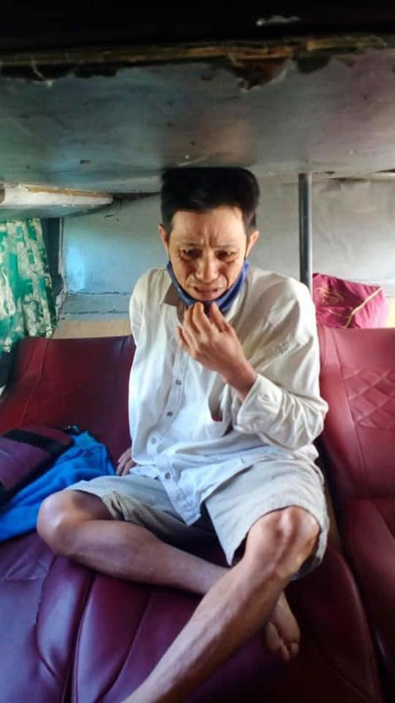 Người đàn ông phụ hồ bật khóc vì mất 32 triệu đồng trên đường về Tết-1