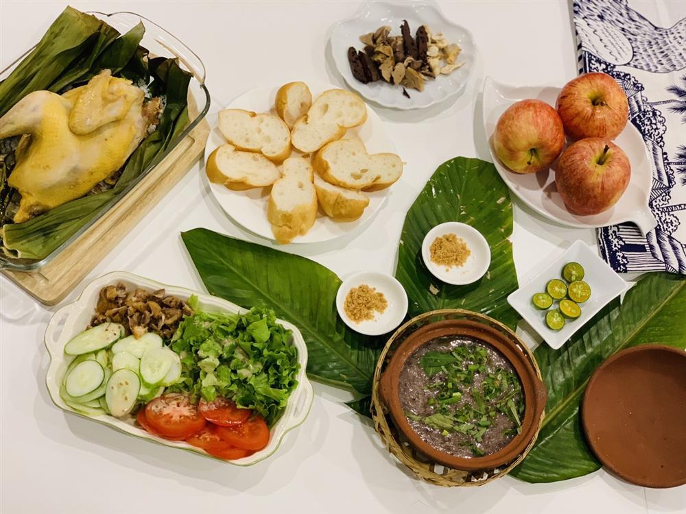 Hoa hậu Ngọc Hân tay nghề thăng hạng vù vù với món gà hấp muối sả sau lần vào bếp thất bại-6