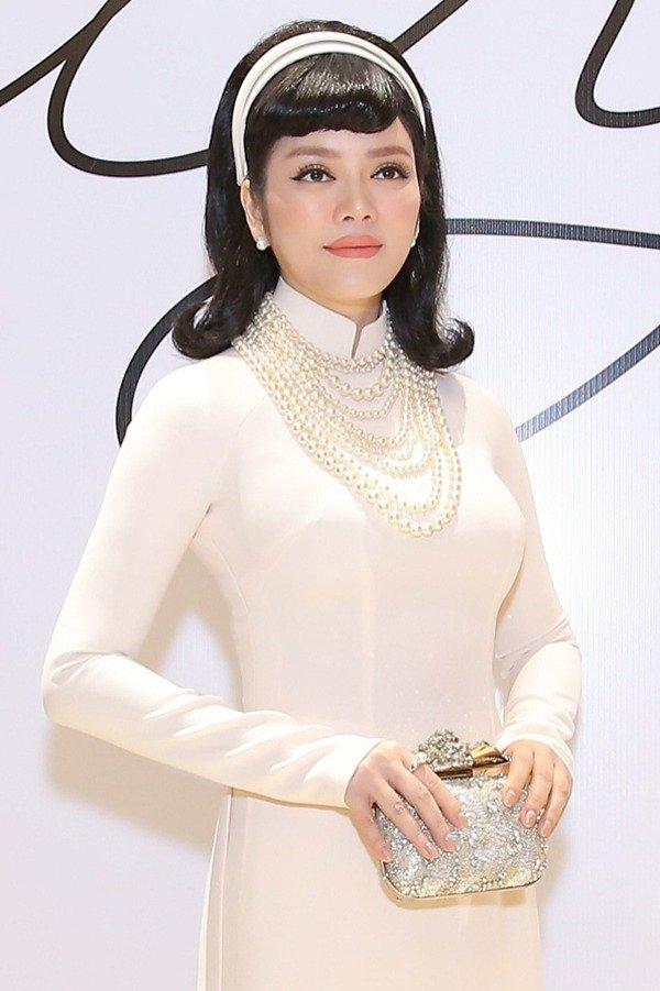 Muôn kiểu phụ kiện mix cùng áo dài Tết được sao Việt lăng xê nhiệt tình-13