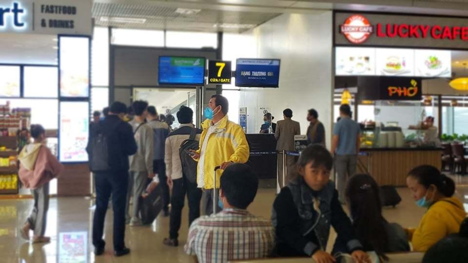 Sân bay Nội Bài nguy cơ đóng cửa vì loạt nhân viên tiếp xúc ca nhiễm Covid-19-1