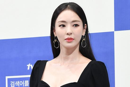 Mỹ nhân Lee Da Hee mặc cảm về ngoại hình