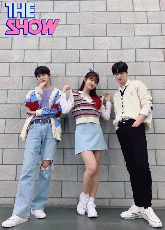"The Show" thông báo bộ 3 MC Juyeon (The Boyz), Sihyeon (EVERGLOW) và Kim Min Kyu sẽ rời chương trình âm nhạc sau hơn 1 năm gắn bó.
