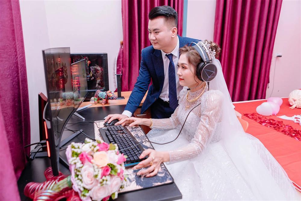 Cô dâu - chú rể máu chơi game hơn cả động phòng gây bão mạng-2