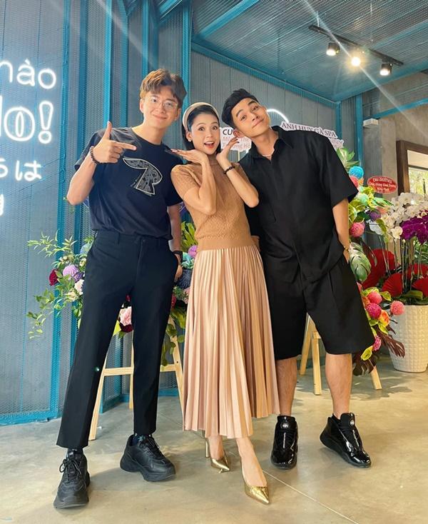 Sam và Jun Phạm đến chúc mừng Ngô Kiến Huy khai trương địa điểm kinh doanh mới.