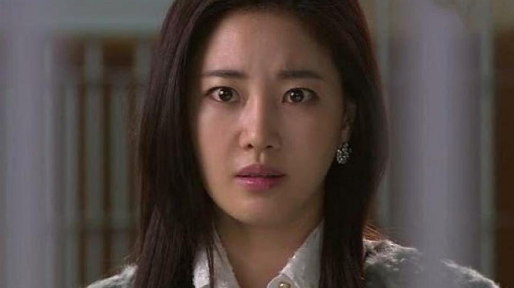 Mâm cúng ông Công ông Táo của mẹ chồng chỉ có đĩa thịt luộc và bát rau, tôi sững sờ tột độ-2