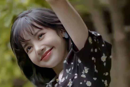 Làn sóng phân biệt chủng tộc nhắm vào Lisa khiến fan đồng loạt 'nhảy dựng'