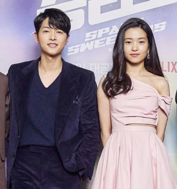 Hình ảnh đối lập của Song Joong Ki: Lúc phờ phạc, khi lại béo trắng có cả nọng cằm-3