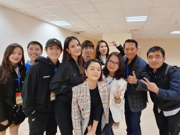 Đông Nhi khoe cận body sau 3 tháng sinh con, đọ sắc bất phân thắng bại cùng mẹ bỉm Phạm Quỳnh Anh-6