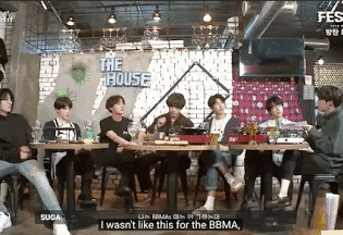 Suga khóc nức nở sau màn trình diễn tại AMAs vì quá sợ hãi-3