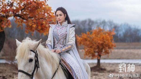 Chung Hân Đồng gây tranh cãi khi vào vai Đát Kỷ-2