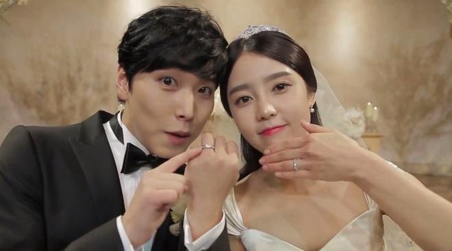 Sungmin và vợ lần đầu lên tiếng về nụ hôn gây tranh cãi trên truyền hình-3