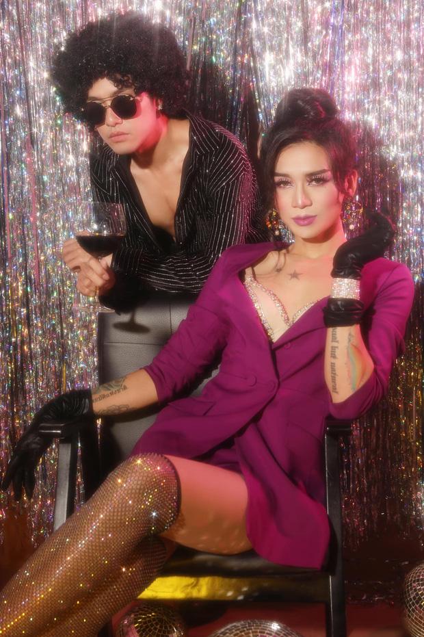 BB Trần chụp ảnh kỉ niệm 7 năm với bạn trai nhưng cố tình lộ áo ngực kém duyên-1