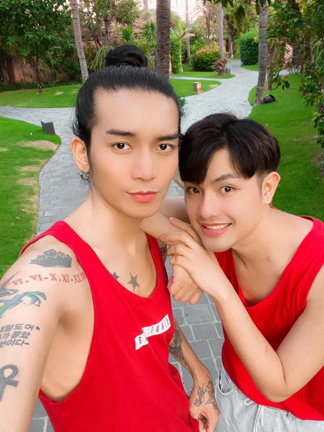 BB Trần chụp ảnh kỉ niệm 7 năm với bạn trai nhưng cố tình lộ áo ngực kém duyên-8
