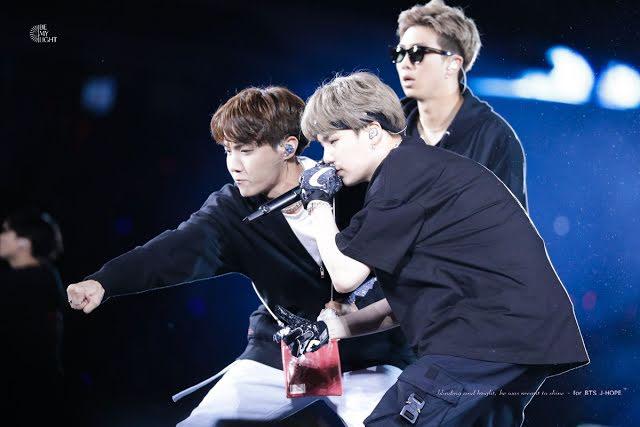 Những pha bảo vệ đồng đội chất hơn nước cất của các Idols Kpop-7