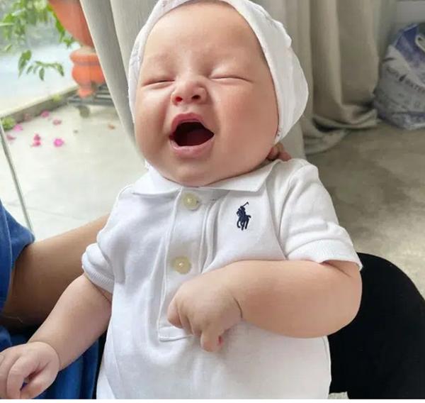 Hồ Ngọc Hà khoe khoảnh khắc con trai 4 tháng tuổi mặt mày hớn hở đáng yêu vô cùng-1