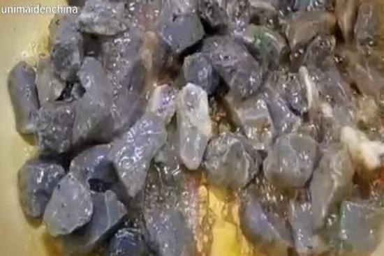 Gần Tết rồi mà chưa có thưởng, cư dân mạng bảo nhau làm món 'mầm đá' ăn qua ngày