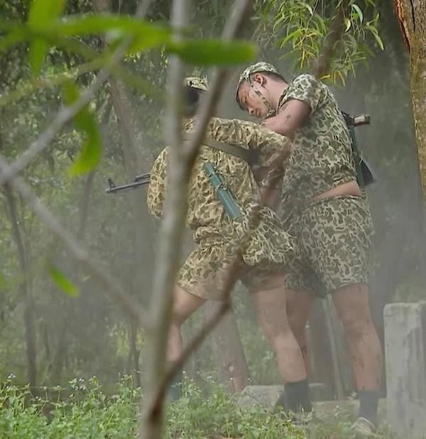 Khánh Vân bóc mẽ body đòn bánh tét của Mũi trưởng Long trong Sao Nhập Ngũ-1