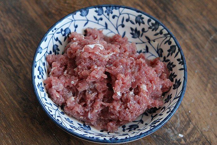 Vẫn là thịt và củ cải nhưng không kho nữa, đem nhồi thế này lại được món mới ngày Tết-2