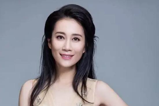 'Nữ hoàng phim dở' mất 15 năm mới mua nổi nhà, 44 tuổi vẫn lẻ bóng