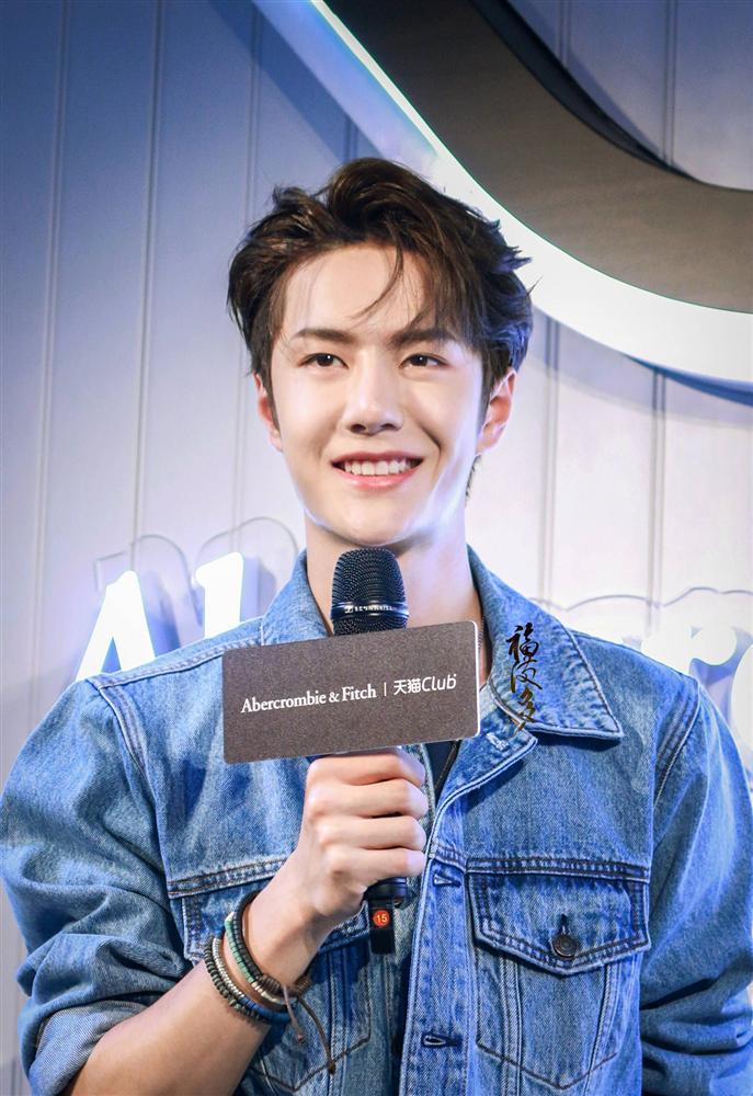 Vương Nhất Bác lộ bạn gái qua chi tiết siêu nhỏ?-3