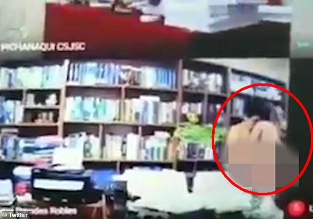 Nam luật sư lộ clip nóng với bạn gái trong phiên tòa online-1