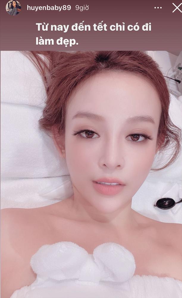 Tết các chị đẹp: Huyền Baby đi làm đẹp, Linh Rin ăn Tết ở Sài Gòn với Phillip Nguyễn?-1