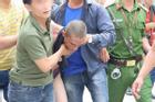 Quảng Ninh: Nghịch tử 'ngáo đá', vác rìu dài đòi chém mẹ, gây náo loạn khu phố
