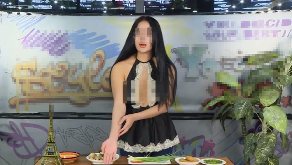 Thêm loạt ảnh thả rông vòng 1 gây sốc của cô giáo dạy nấu ăn trên Youtube-6