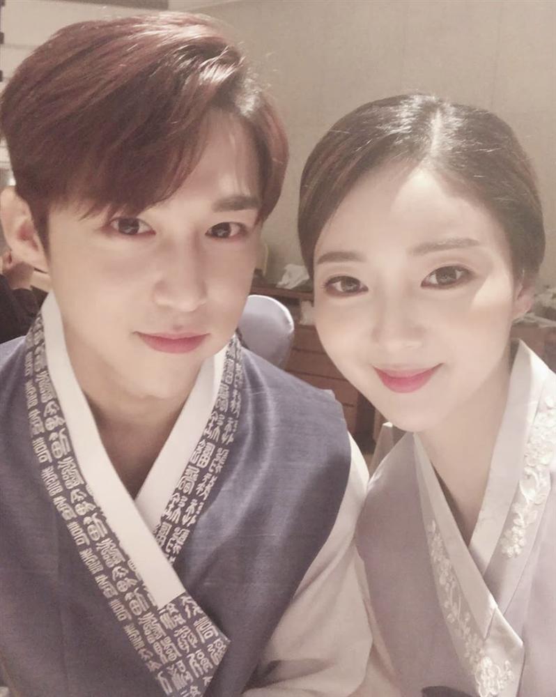 Yêu đương khổ sở như Idol Hàn: Nhét người yêu vào vali để đi hẹn hò-1