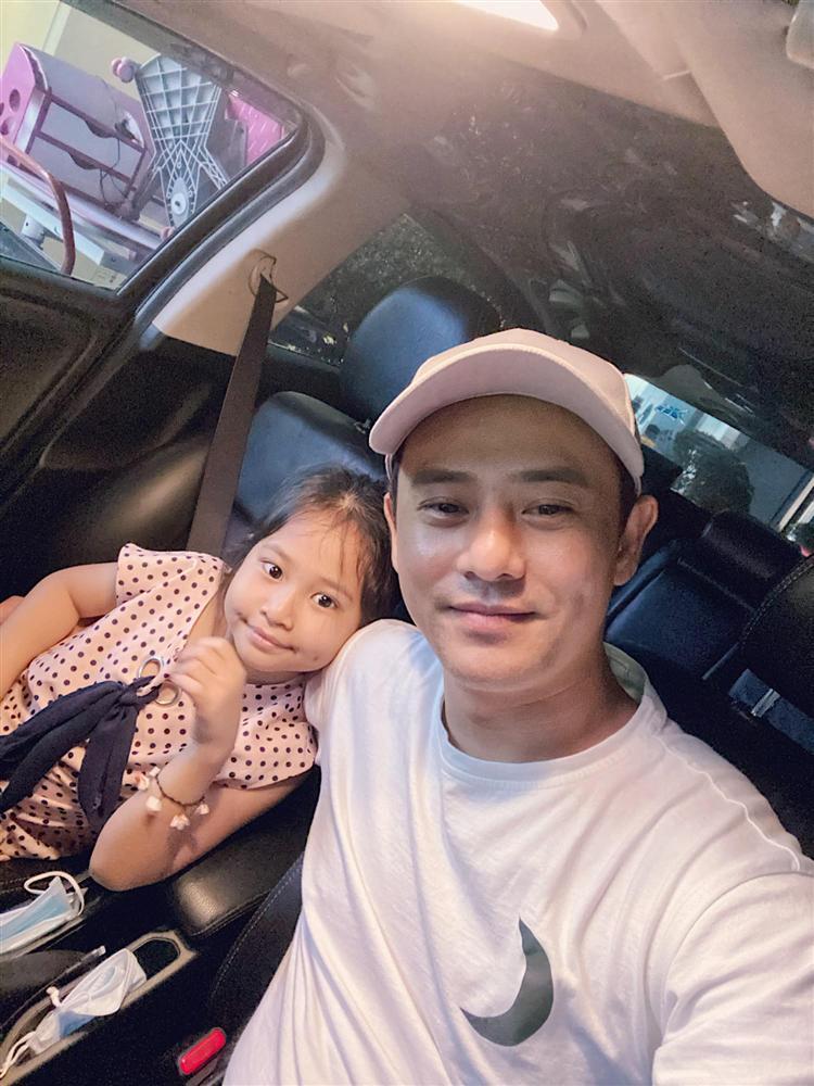 Cảnh gà trống nuôi con của Ưng Đại Vệ-3