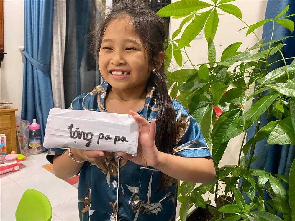 Cảnh gà trống nuôi con của Ưng Đại Vệ-5