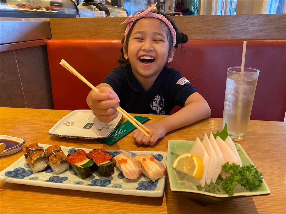 Cảnh gà trống nuôi con của Ưng Đại Vệ-8