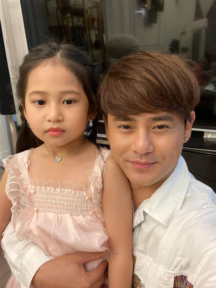 Cảnh gà trống nuôi con của Ưng Đại Vệ-10