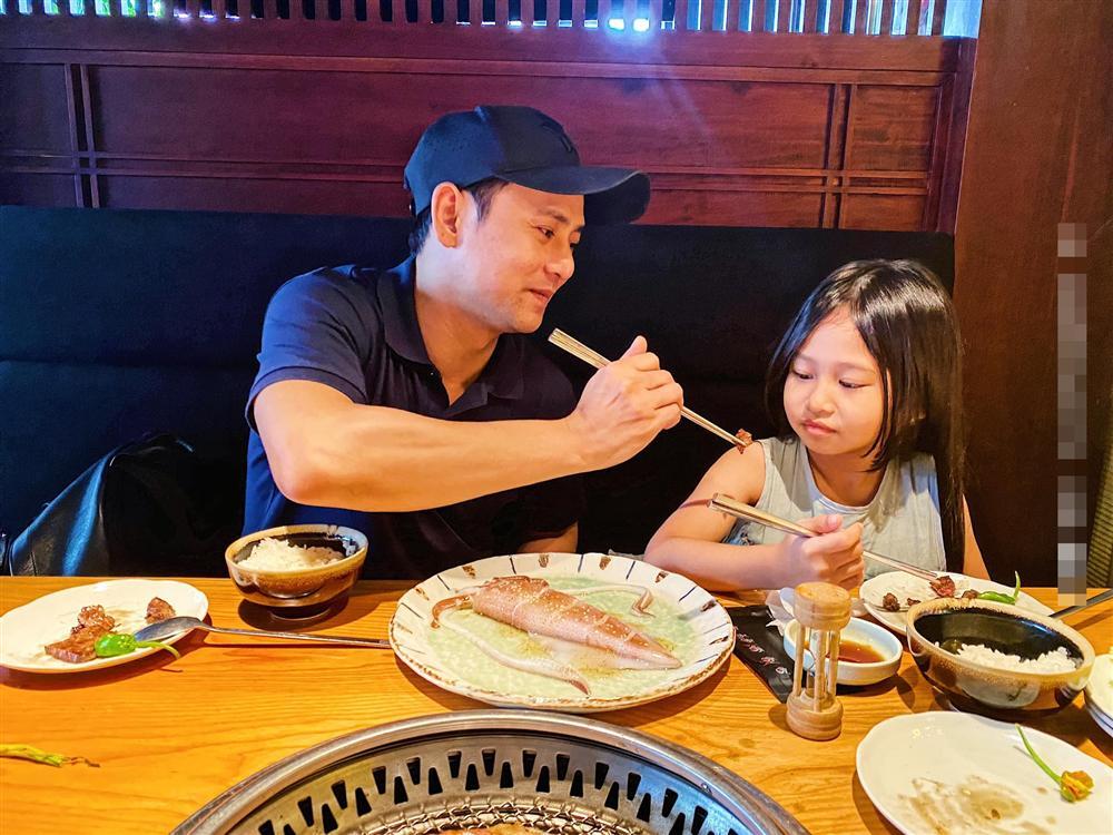 Cảnh gà trống nuôi con của Ưng Đại Vệ-6