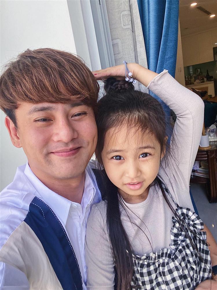 Cảnh gà trống nuôi con của Ưng Đại Vệ-11