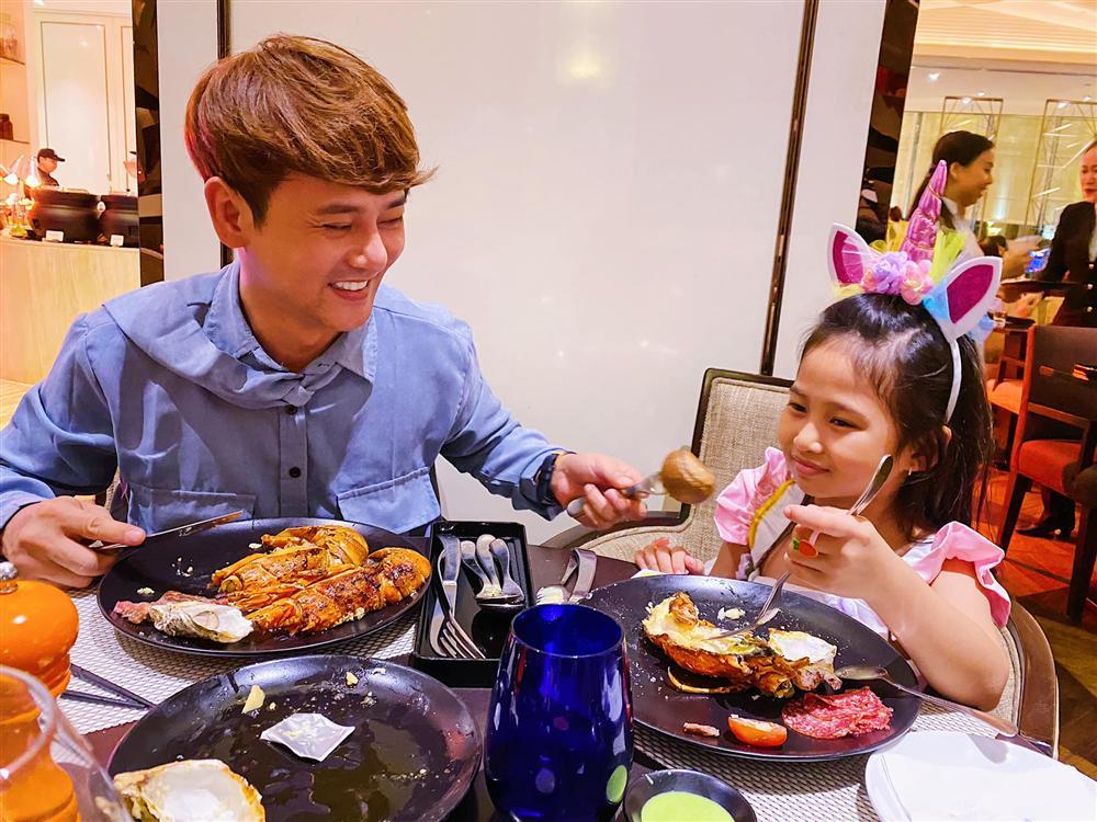 Cảnh gà trống nuôi con của Ưng Đại Vệ-7